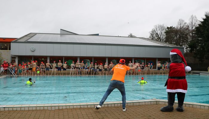 nieuwjaarsduik de hoorn.jpg